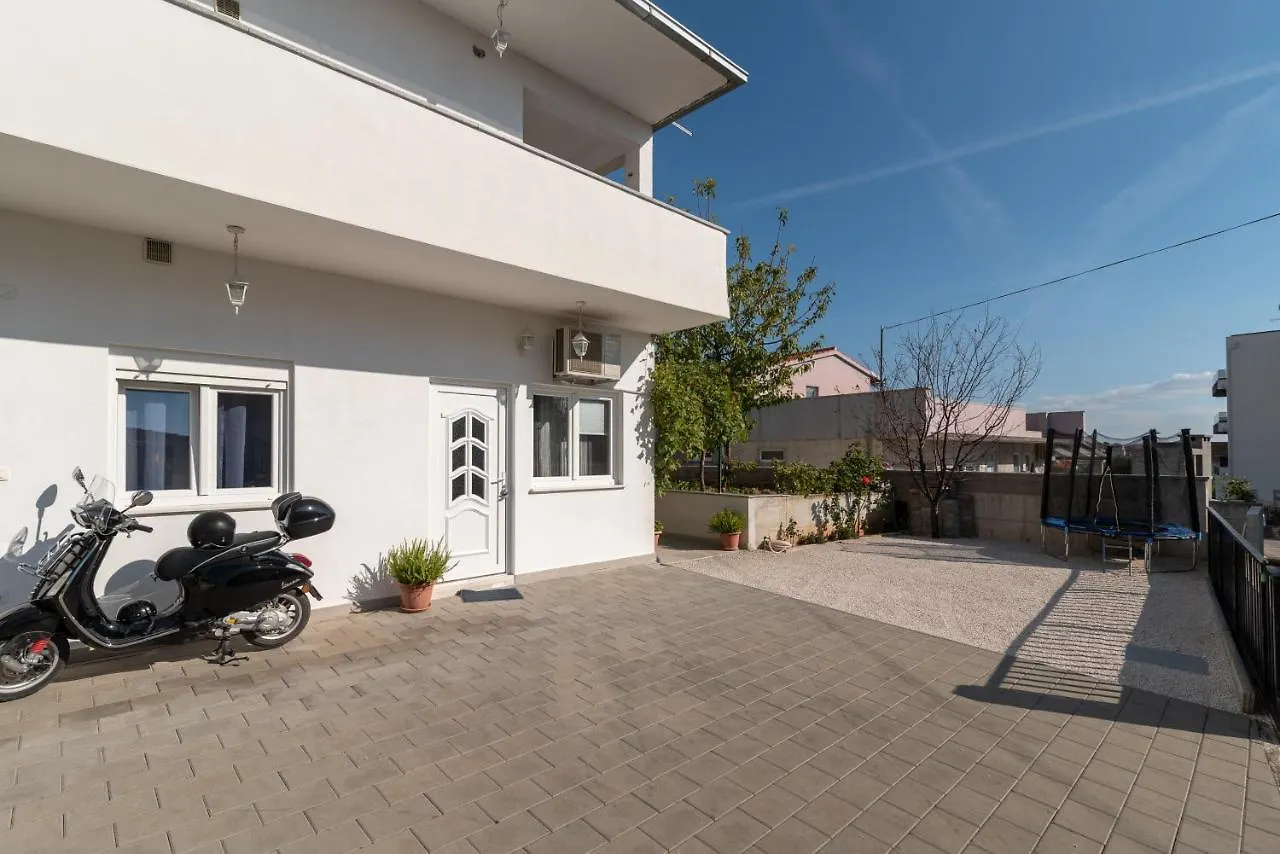 Apartments Bruna Trogir 0*,  Hırvatistan
