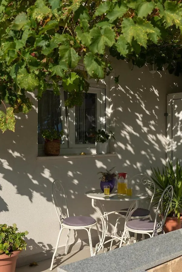 Apartments Bruna Trogir 0*,