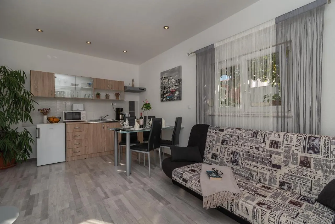 Apartments Bruna Trogir 0*,  Hırvatistan